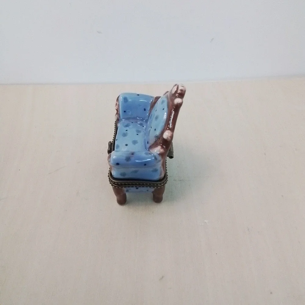 Blue Floral Ceramic‎ Armchair Trinket Box Hinged Ornate Vintage Style